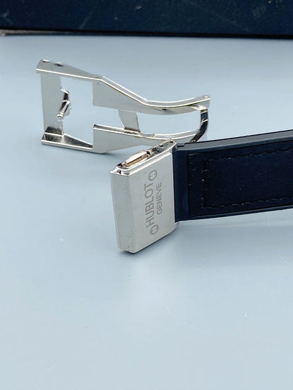 Men's Luxury Watch – Leather Strap & Master Lock